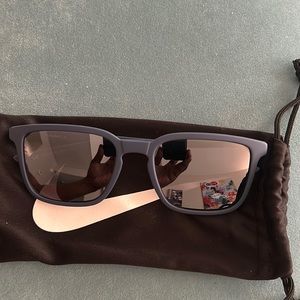 Brand new Men’s Nike sunglasses. Lenses are mirror tinted.